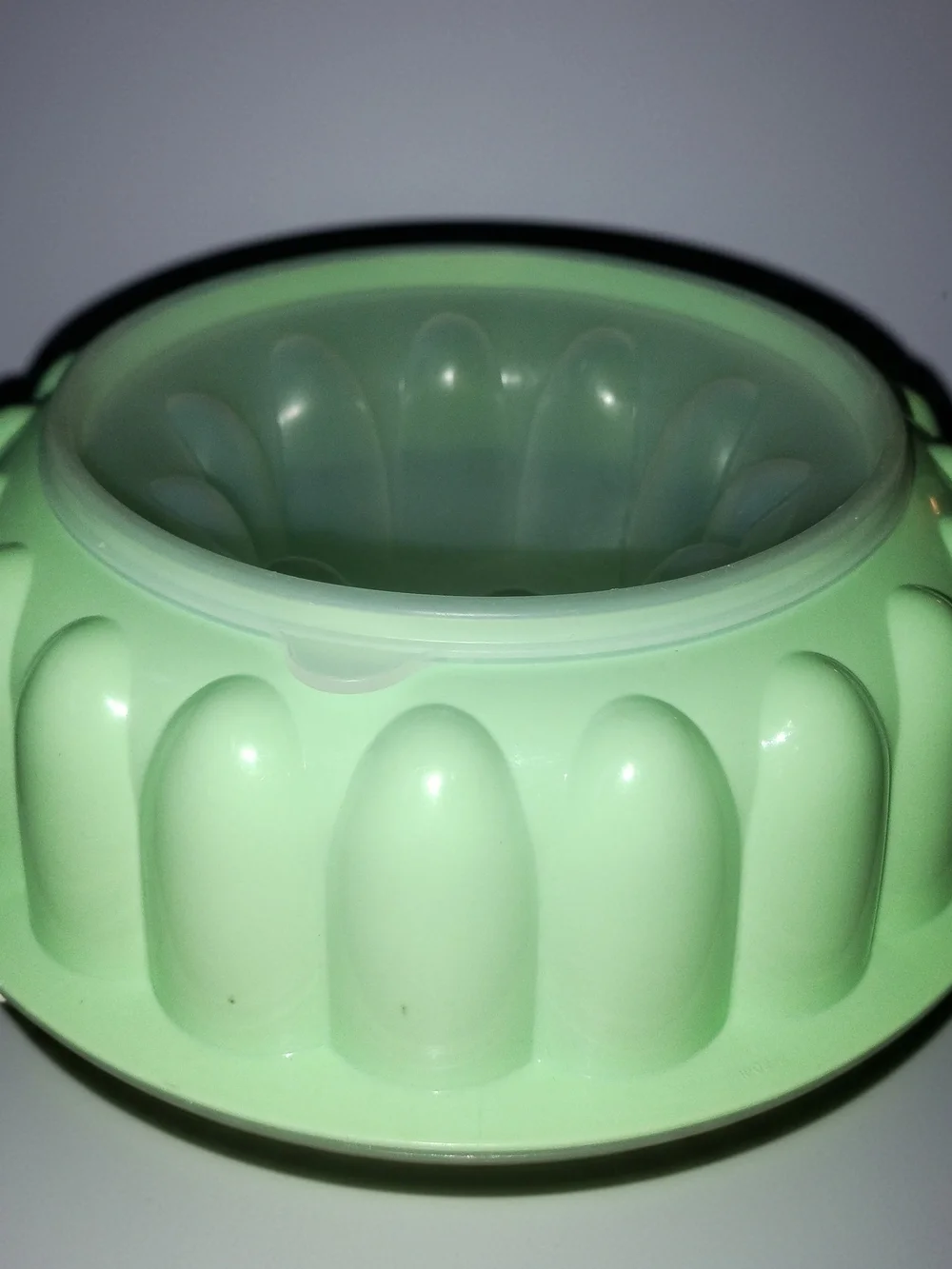 Vintage Mint Green Tupperware 9 Inch Jel-Ring Mold Model #1201